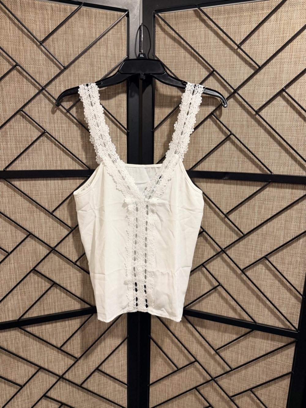 *NWT* Kara & Kate - Ivory Lace-Trim V-Neck Camisole - S